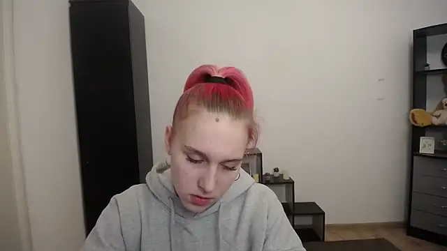 Snapshot of Scarlett_lil chatting on 03-25-26, 08:53 Scarlett lil online show from 03-25-26, 08:53