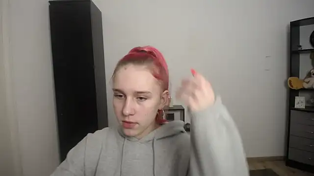 Snapshot of Scarlett_lil chatting on 03-26-26, 08:09 Scarlett lil online show from 03-26-26, 08:09