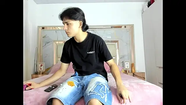 Snapshot of monky_0002 chatting on 03-15-26, 12:49 monky 0002 online show from 03-15-26, 12:49