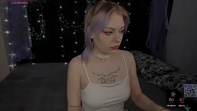 Snapshot of Nyokstynni chatting on 03-10-26, 12:48 Nyokstynni online show from 03-10-26, 12:48