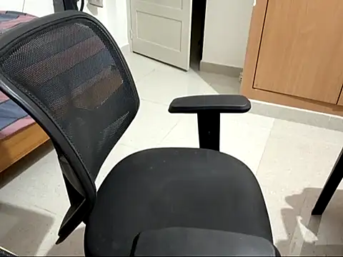 kratosTheHunk online show from 05-28-26, 05:43