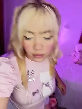 Snapshot of leeslyevanss chatting on 03-18-26, 05:21 leeslyevanss online show from 03-18-26, 05:21