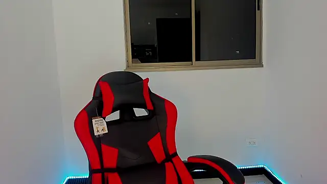 Snapshot of Mnell28 chatting on 03-10-26, 06:51 Mnell28 online show from 03-10-26, 06:51