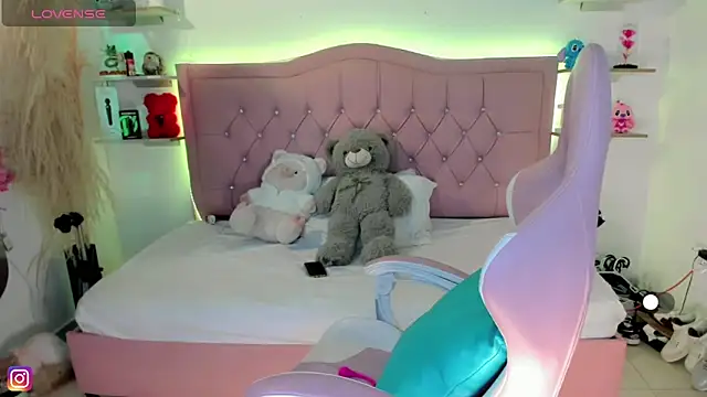 Zoe Luxxe  online show from 03-19-26, 11:09