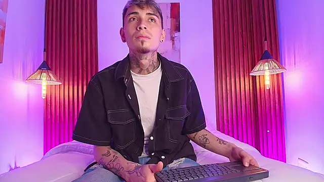 Max Hader  online show from 03-12-26, 02:50