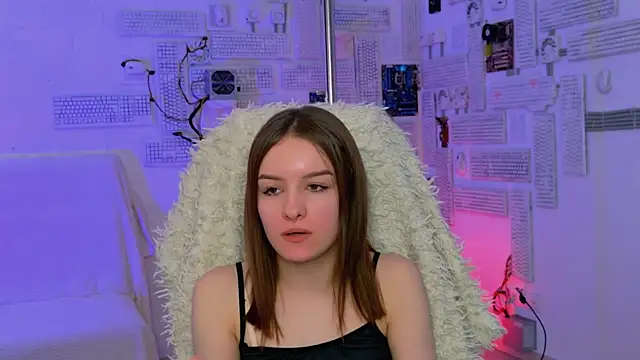 Snapshot of KellieBanshe chatting on 06-18-26, 04:35 KellieBanshe online show from 06-18-26, 04:35