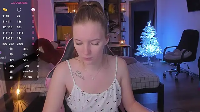 Snapshot of Mary_Blu chatting on 12-21-25, 11:28 Mary Blu online show from 12-21-25, 11:28