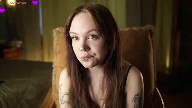 Snapshot of LeahAllsop chatting on 04-24-26, 04:26 LeahAllsop online show from 04-24-26, 04:26