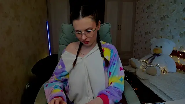 LoraTempt online show from 04-16-26, 07:31