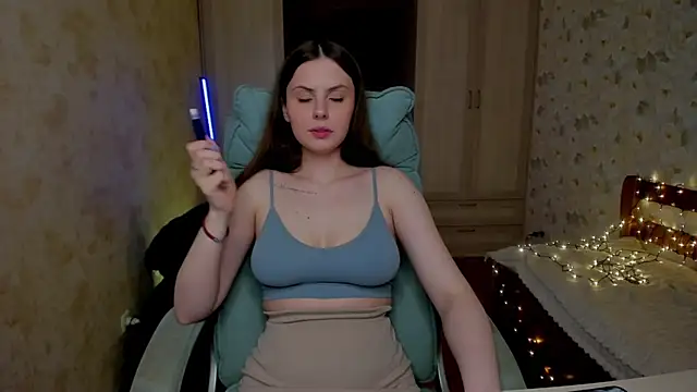 LoraTempt online show from 04-19-26, 06:21