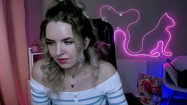 Snapshot of AliceSmite chatting on 03-10-26, 03:28 AliceSmite online show from 03-10-26, 03:28