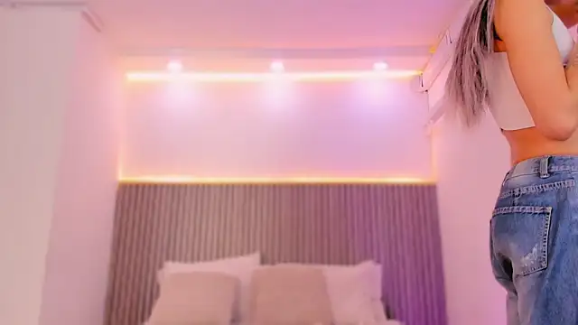 ashvalentine  online show from 03-11-26, 07:42