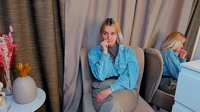 Snapshot of AveIinaStromain chatting on 03-05-26, 12:56 AveIinaStromain online show from 03-05-26, 12:56