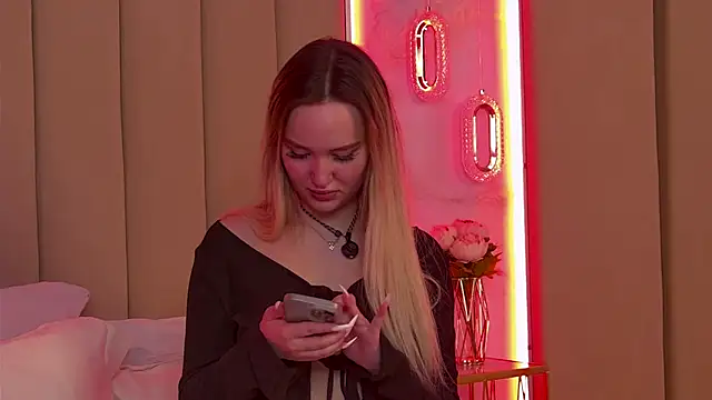 JuliaHotty  online show from 03-14-26, 05:29