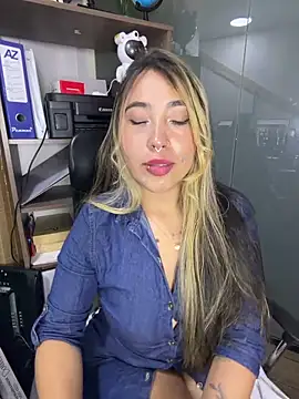 ManuelaVeeleez online show from 06-05-26, 04:19