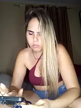 Emilyvuxa online show from 05-19-26, 08:04