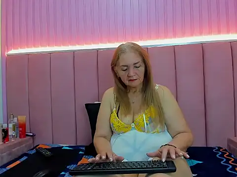queenstarhy online show from 06-20-26, 04:10