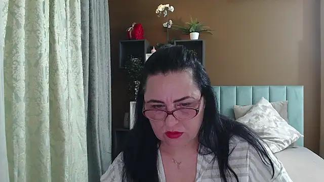 ValerieSmiths online show from 05-06-26, 05:46