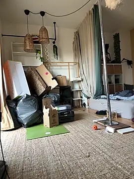 SkinnyLilly online show from 04-11-26, 11:25