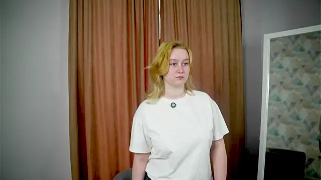 Snapshot of EdraDorsey chatting on 03-05-26, 04:30 EdraDorsey online show from 03-05-26, 04:30