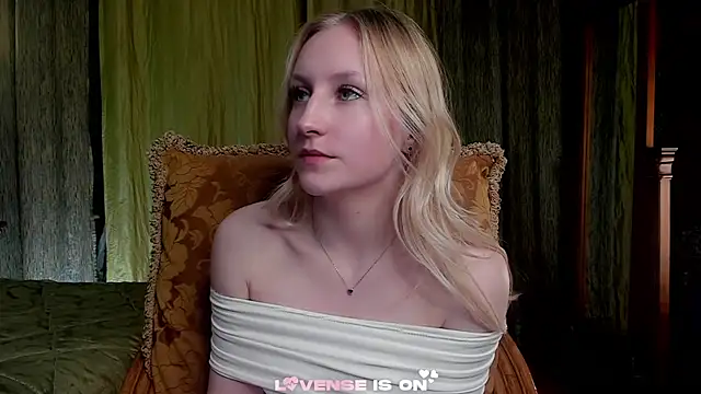 CatarinaGulla online show from 04-18-26, 03:16