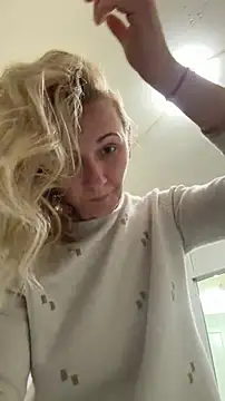 Snapshot of Secret_Ladyx chatting on 05-04-26, 10:55 Secret Ladyx online show from 05-04-26, 10:55