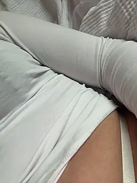 lena-smile683 online show from 04-13-26, 02:33