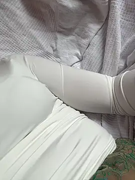 lena-smile683 online show from 04-27-26, 05:00