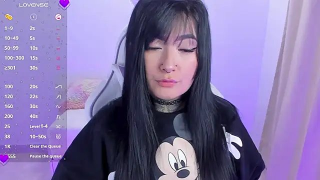 Snapshot of heeyy_kitty chatting on 03-18-26, 04:10 heeyy kitty online show from 03-18-26, 04:10