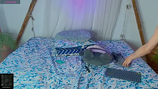 marianafoxx  online show from 04-06-26, 12:30