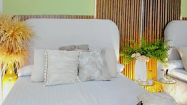 Snapshot of VanessaOwens1 chatting on 03-09-26, 02:10 VanessaOwens1 online show from 03-09-26, 02:10