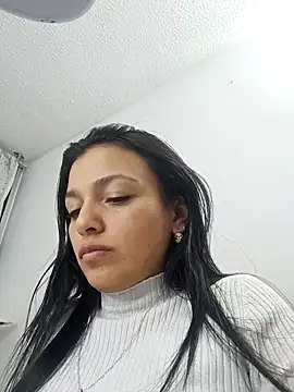 Snapshot of Laury_98 chatting on 03-04-26, 03:45 Laury 98 online show from 03-04-26, 03:45