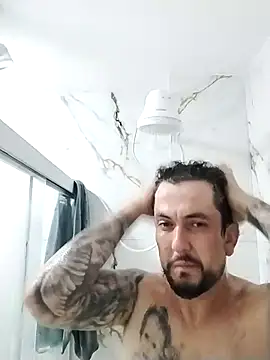 Snapshot of tubarao19 chatting on 04-10-26, 01:11 tubarao19 online show from 04-10-26, 01:11