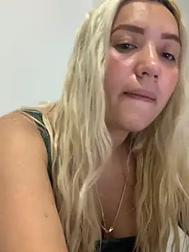 Snapshot of RODRI215 chatting on 03-05-26, 03:57 RODRI215 online show from 03-05-26, 03:57