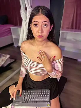 Lunaliaa  online show from 03-12-26, 05:13