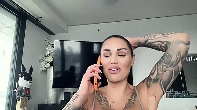 AMBER HARD online show from 04-10-26, 08:52