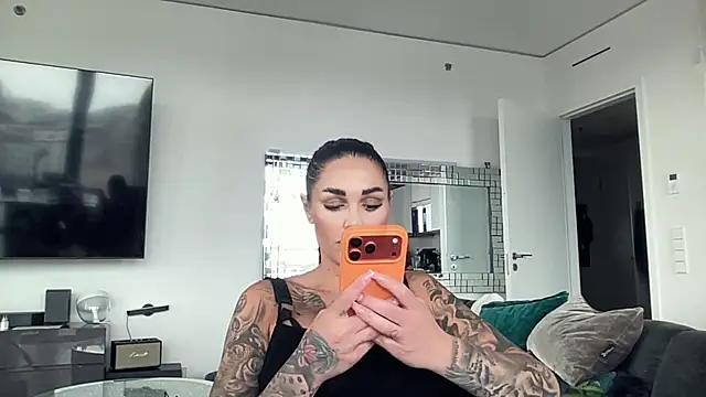 AMBER HARD online show from 04-18-26, 03:38