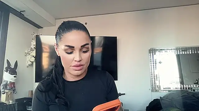 AMBER HARD online show from 04-22-26, 05:47