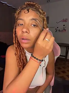 ThePrettyTiana online show from 04-19-26, 07:38