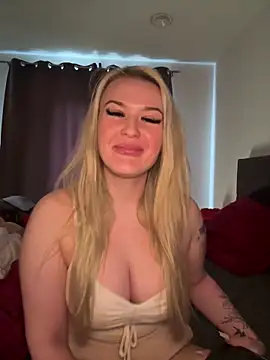 Snapshot of Lara-Gartner chatting on 03-09-26, 01:04 Lara-Gartner online show from 03-09-26, 01:04