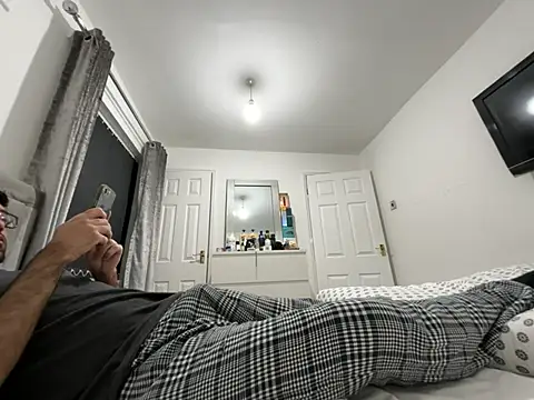 Snapshot of r130130 chatting on 03-25-26, 07:53 r130130 online show from 03-25-26, 07:53