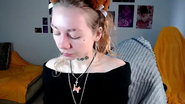 Nica Kawaii online show from 04-15-26, 02:13