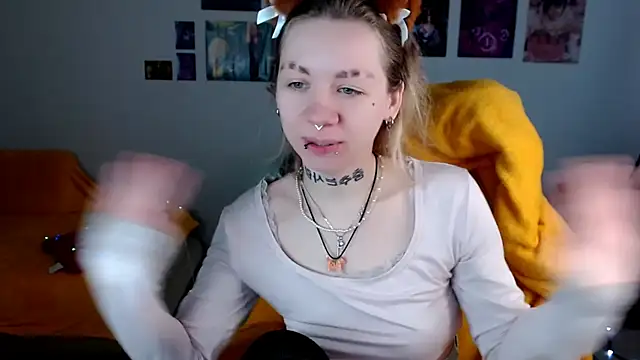 Nica Kawaii online show from 04-24-26, 07:33