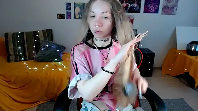 Nica Kawaii online show from 06-08-26, 12:38