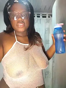 Snapshot of YourLiaa_ chatting on 05-07-26, 04:18 YourLiaa online show from 05-07-26, 04:18