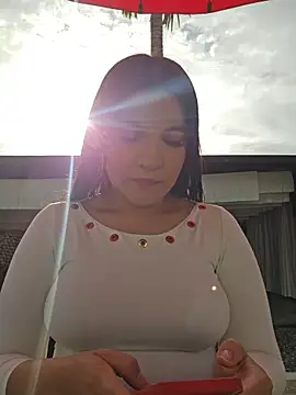 Snapshot of Pretty_Julieta chatting on 05-18-26, 09:09 Pretty Julieta online show from 05-18-26, 09:09
