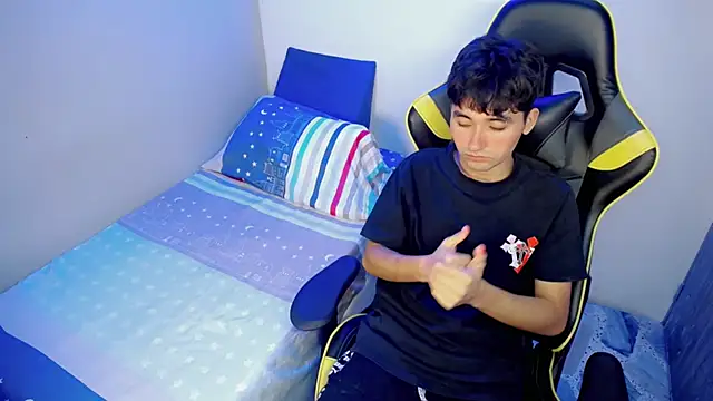 Luigii  online show from 03-06-26, 03:25