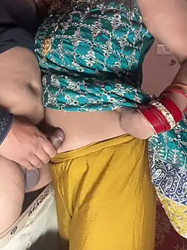 Snapshot of your_bhabhi_love chatting on 04-23-26, 04:53 your bhabhi love online show from 04-23-26, 04:53