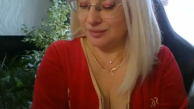 Snapshot of LianaSweetX chatting on 03-19-26, 06:50 LianaSweetX online show from 03-19-26, 06:50