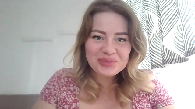 Snapshot of UrLadySecret chatting on 03-10-26, 09:25 UrLadySecret online show from 03-10-26, 09:25